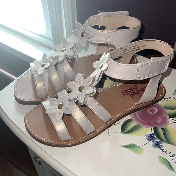 Adorable Sandals - Picture 2 of 6